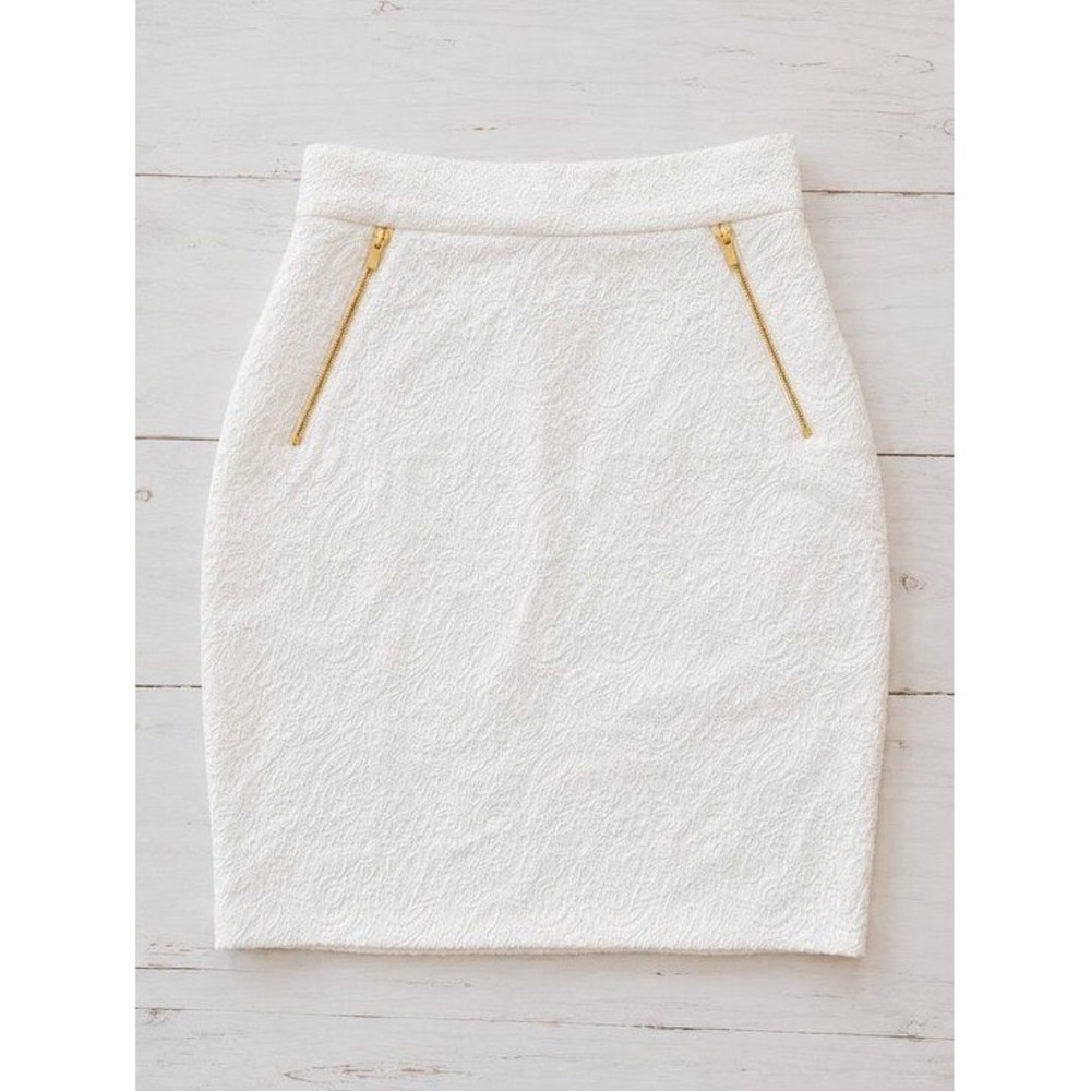 H&M White Textured Mini Skirt XS Quiet Luxury Old Money Coastal Chic